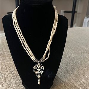 Elegant Pearl Necklace with Silver Accents